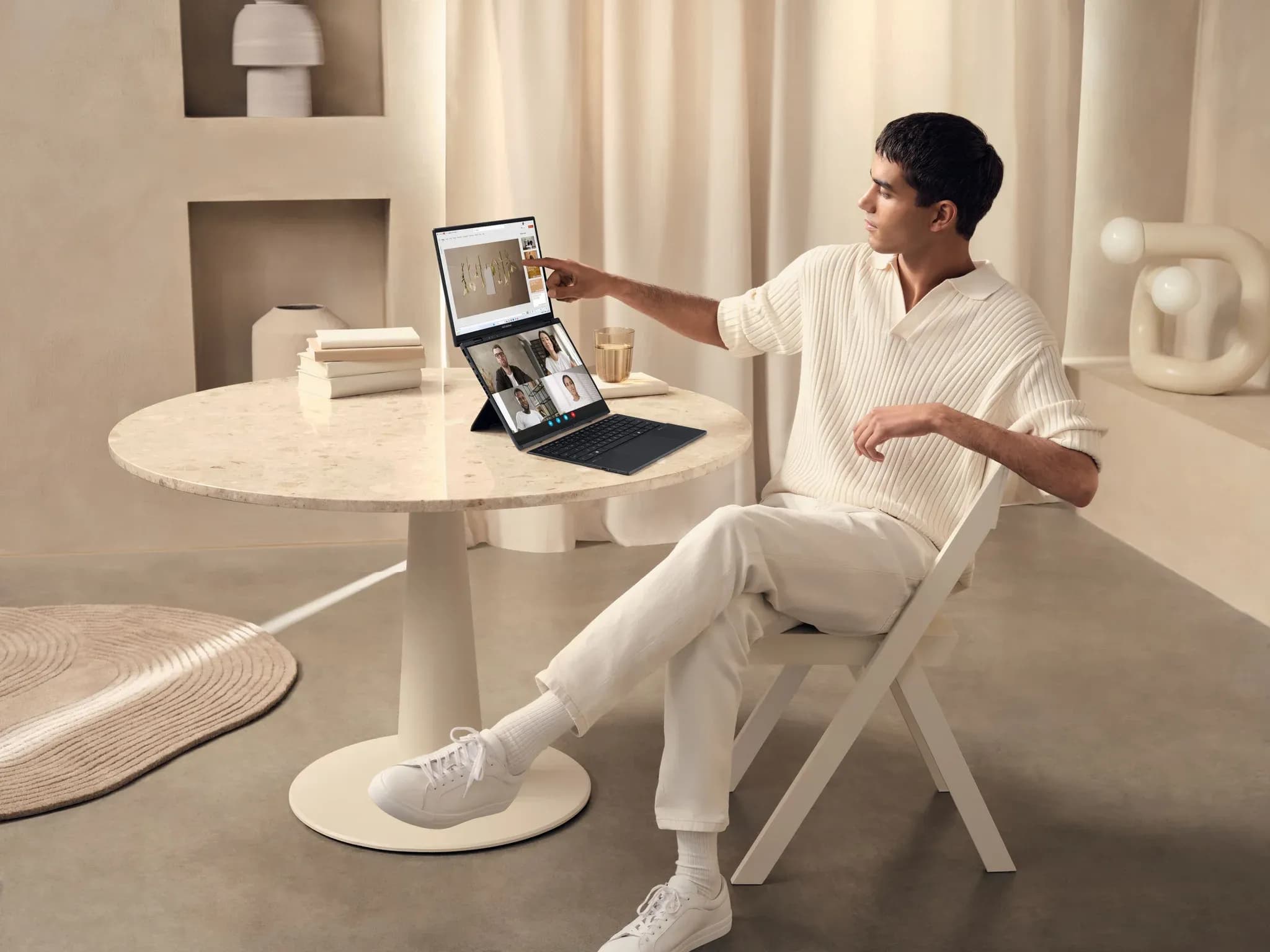 لپتاپ ASUS Zenbook Duo UX8406CA · نمای پشت و لولا